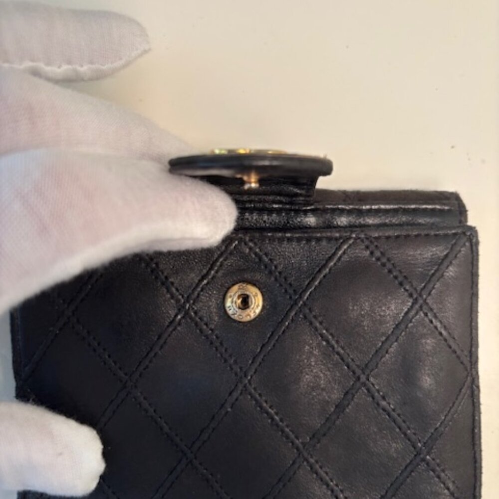 Chanel Classic Quilted Lambskin Compact Wallet (1994–1996) - Picture 10 of 12